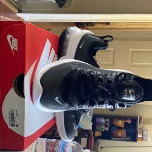 Women’s Nike air max axis prem size 8